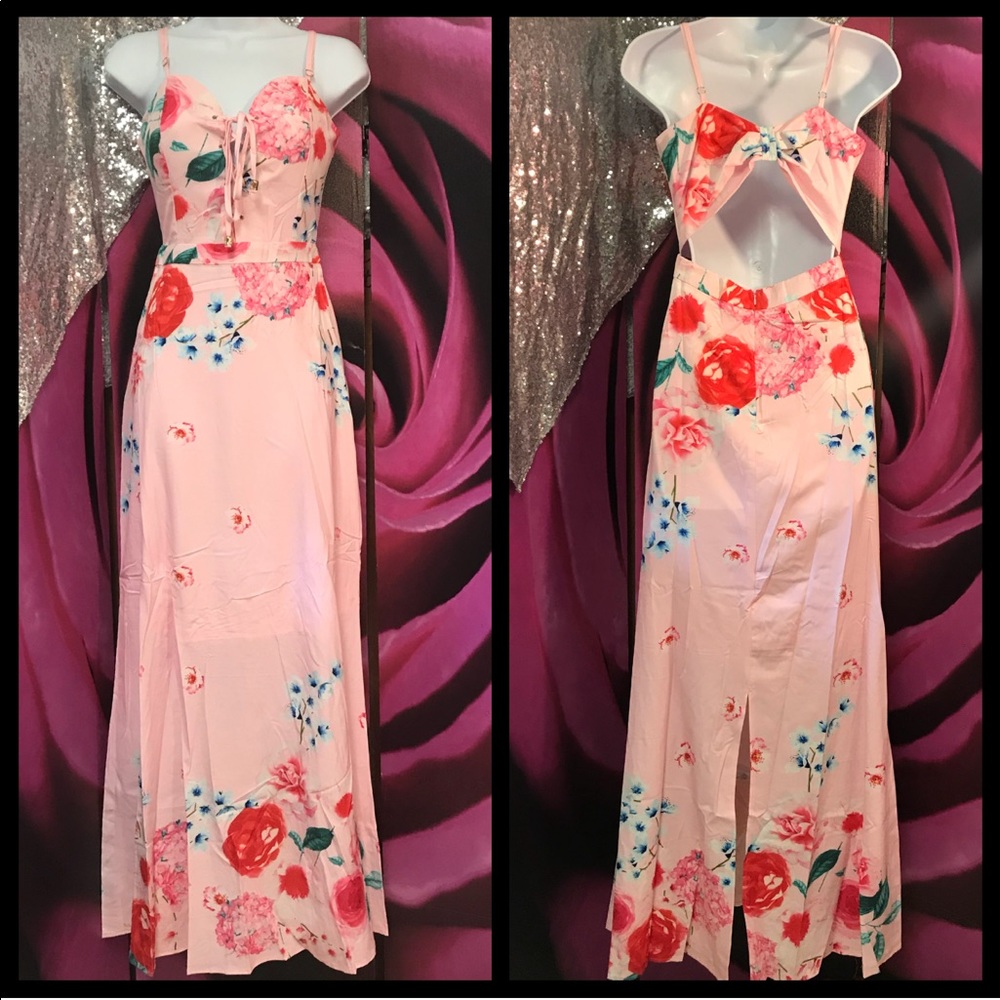 ❣️ Sale was $65 down sizing ❣️ Beautiful unique floral maxi dress